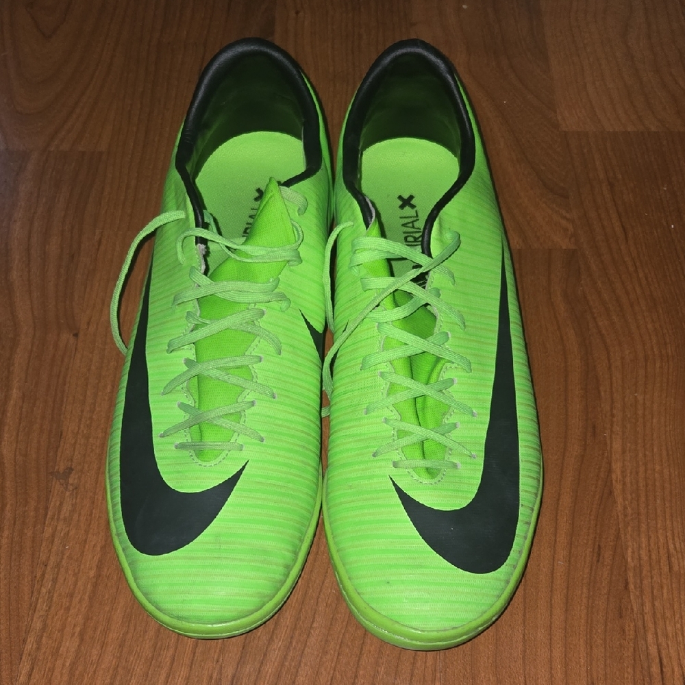 Nike Men's Neon Green Athletic Shoes